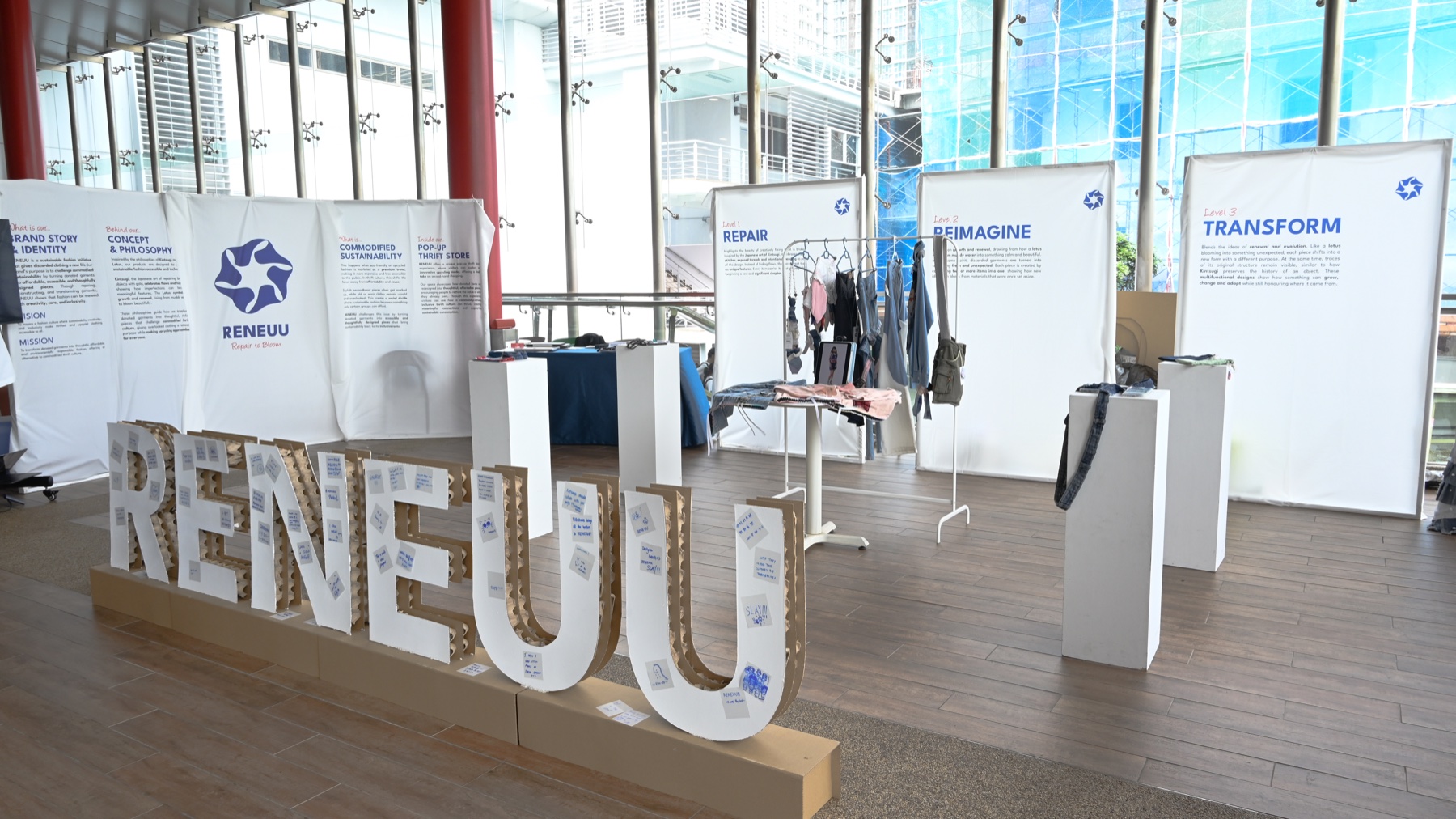 RENEUU letter installation and exhibition entrance